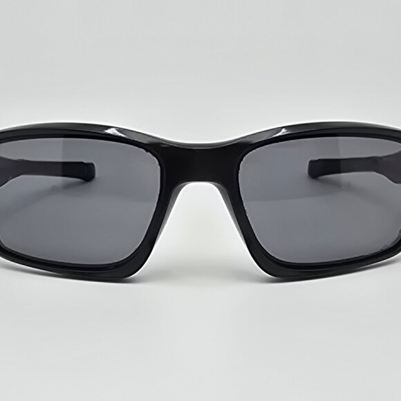 Oakley OO9247-15 Chainlink Covert Matte Black Frame Polarized Grey Sunglasses - Picture 2 of 14